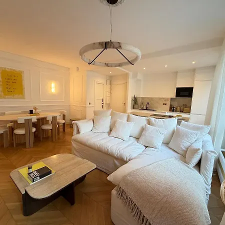 Elegant 2 Bedrooms Parisian Flat & Chic In *