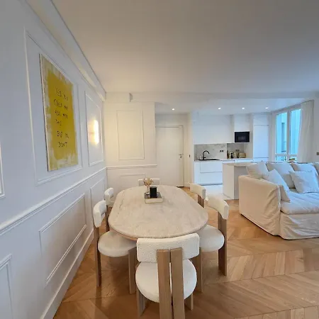 Elegant 2 Bedrooms Parisian Flat & Chic In Neuilly-sur-Seine
