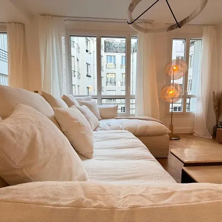 Διαμέρισμα Elegant 2 Bedrooms Parisian Flat & Chic In *