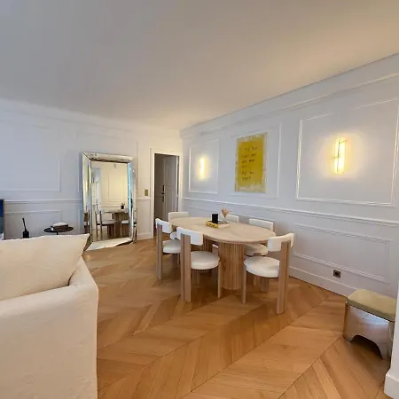 Διαμέρισμα Elegant 2 Bedrooms Parisian Flat & Chic In