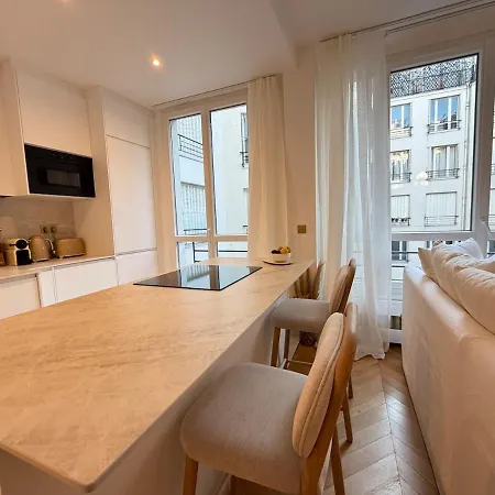 Elegant 2 Bedrooms Parisian Flat & Chic In Neuilly-sur-Seine