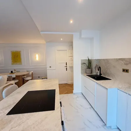 Διαμέρισμα Elegant 2 Bedrooms Parisian Flat & Chic In