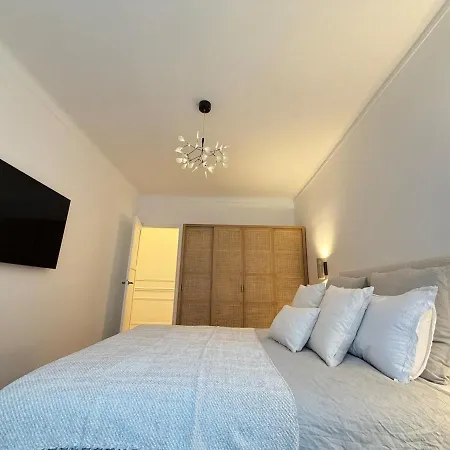 Elegant 2 Bedrooms Parisian Flat & Chic In Neuilly-sur-Seine