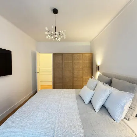 Elegant 2 Bedrooms Parisian Flat & Chic In Neuilly-sur-Seine