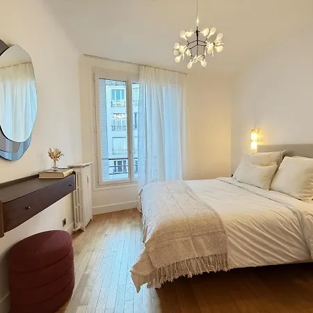 Апартаменты Elegant 2 Bedrooms Parisian Flat & Chic In Нёйи-сюр-Сен