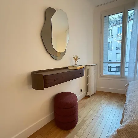 Elegant 2 Bedrooms Parisian Flat & Chic In *