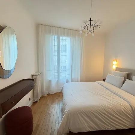 Elegant 2 Bedrooms Parisian Flat & Chic In Апартаменты *