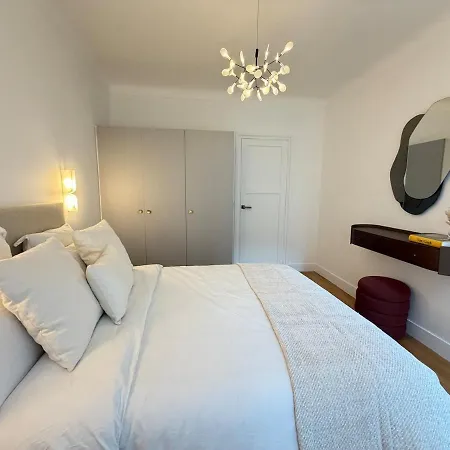 Апартаменты Elegant 2 Bedrooms Parisian Flat & Chic In *