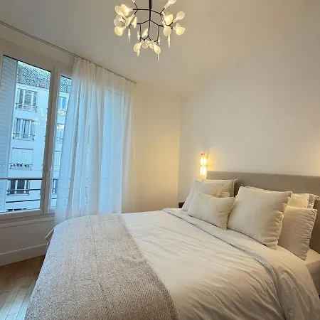 Διαμέρισμα Elegant 2 Bedrooms Parisian Flat & Chic In *