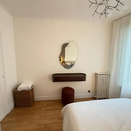 Апартаменты Elegant 2 Bedrooms Parisian Flat & Chic In *